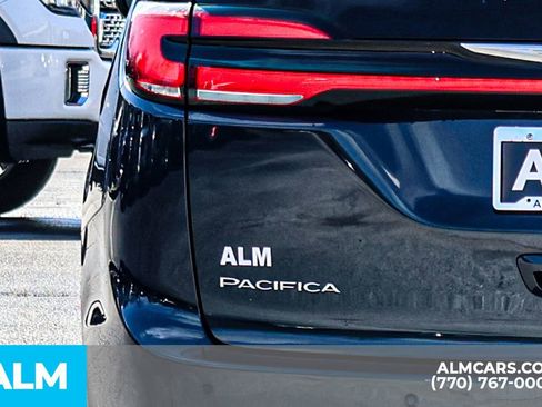 Used 2024 Chrysler Pacifica Touring-L image 13
