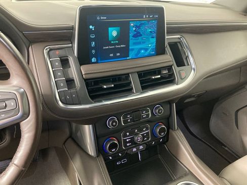 Used 2022 Chevrolet Tahoe Z71 w/ Luxury Package AWD/4WD image 2