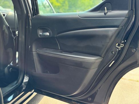 Used 2011 Dodge Avenger Lux FWD image 33