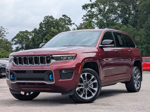 Used 2023 Jeep Grand Cherokee Overland w/ Advanced Protech Group III AWD/4WD image 4