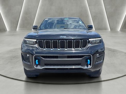 Used 2023 Jeep Grand Cherokee Overland w/ Luxury Tech Group IV AWD/4WD image 2