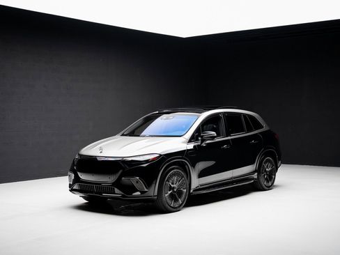 Used 2024 Mercedes-Benz Maybach EQS 680 4MATIC image 4