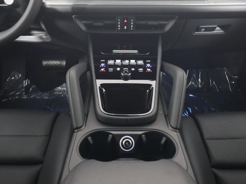 Used 2025 Porsche Cayenne image 20