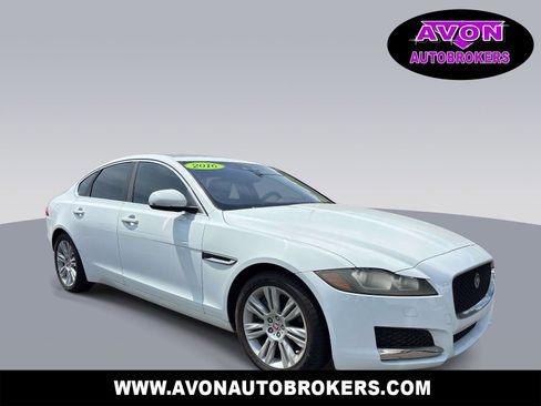 Used 2016 Jaguar XF Premium RWD image 1
