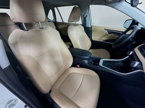 Used 2020 Toyota RAV4 XLE w/ Convenience Package FWD image 27
