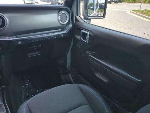 Used 2023 Jeep Wrangler Unlimited Rubicon 4xe w/ Cold Weather Group AWD/4WD image 17