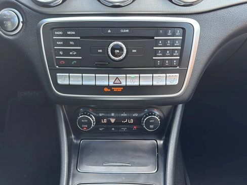 Used 2018 Mercedes-Benz GLA 250 4MATIC image 33