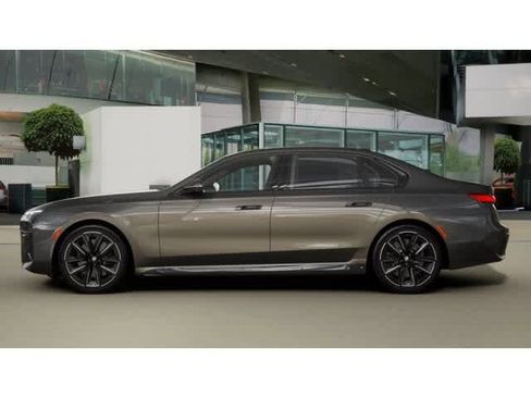 New 2026 BMW 740i xDrive w/ Premium Package image 4