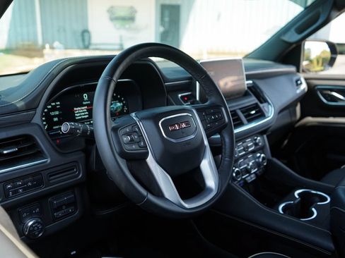Used 2024 GMC Yukon XL SLT w/ SLT Luxury Package AWD/4WD image 6