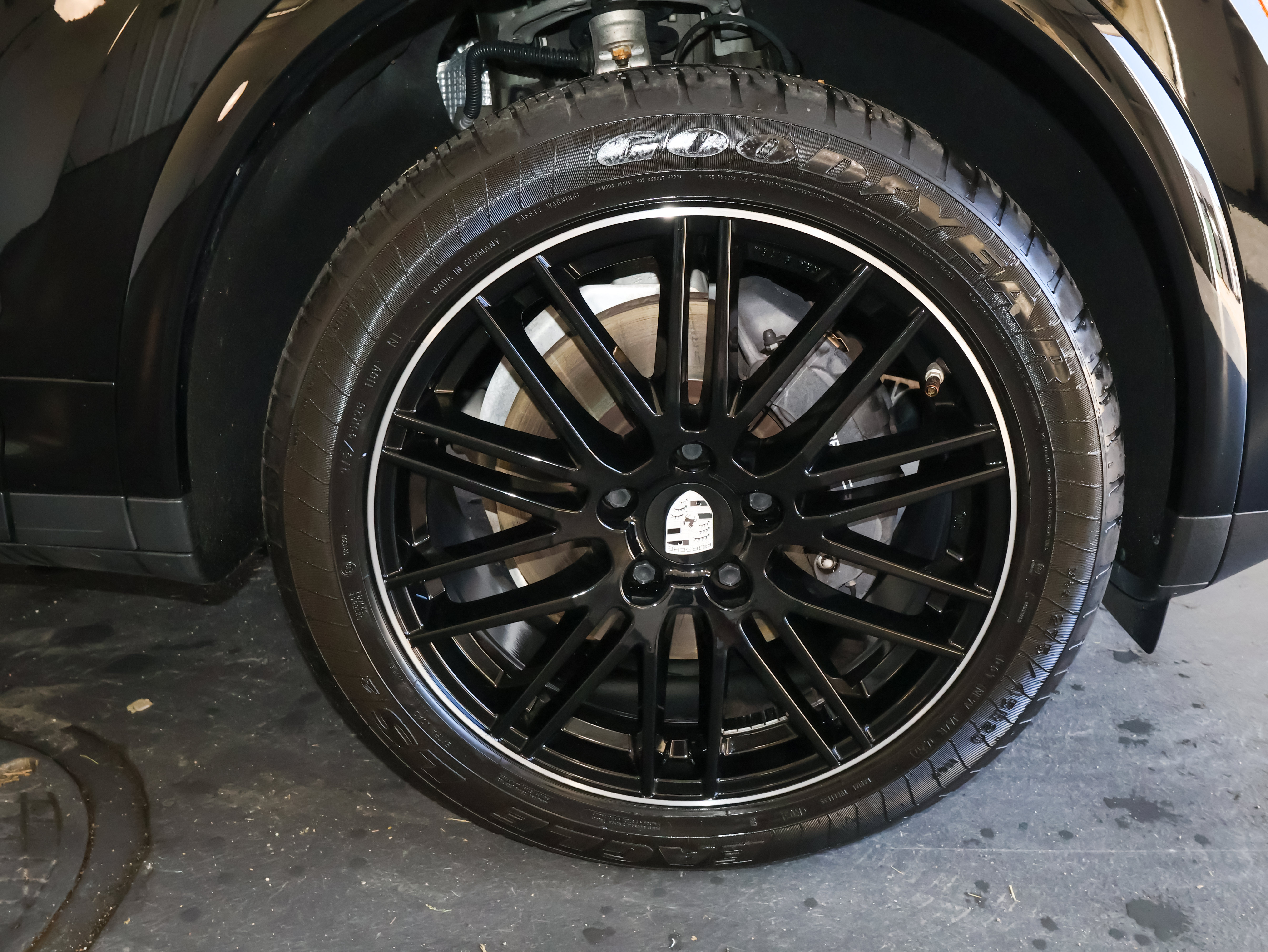 Used 2018 Porsche Cayenne Platinum Edition AWD/4WD image 45
