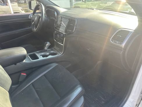 Used 2019 Jeep Grand Cherokee Altitude AWD/4WD image 9