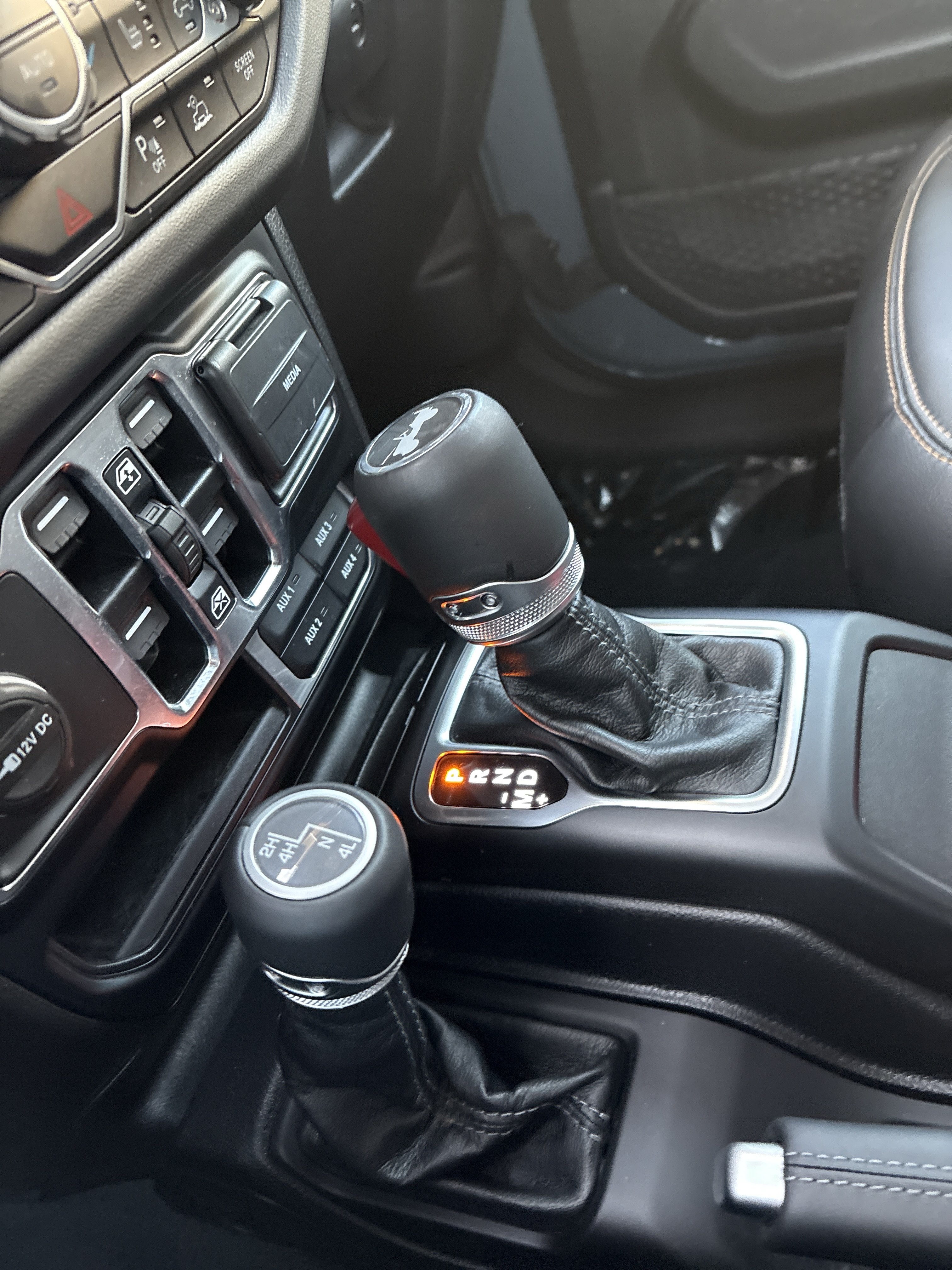Used 2024 Jeep Wrangler Unlimited Sahara w/ Technology Group AWD/4WD image 31