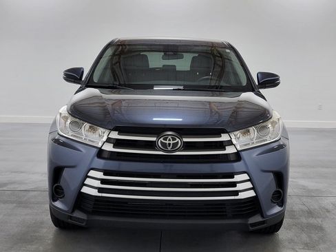 Used 2019 Toyota Highlander LE FWD image 3