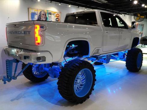 Used 2021 Chevrolet Silverado 2500 High Country image 3