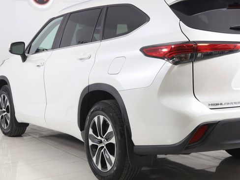 Used 2023 Toyota Highlander XLE image 26