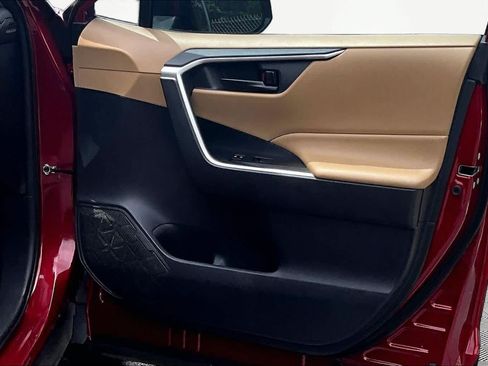 Used 2019 Toyota RAV4 LE FWD image 23