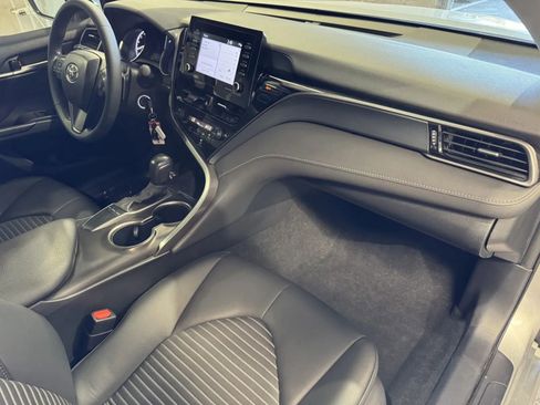 Used 2024 Toyota Camry SE image 5