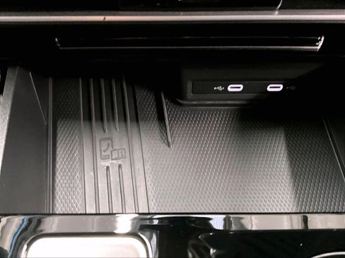 Used 2025 Volkswagen Atlas SE w/ Black Wheel Package image 34