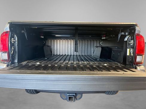Used 2020 Toyota Tacoma SR AWD/4WD image 12