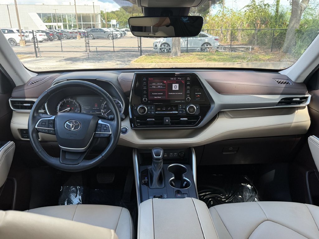 Used 2022 Toyota Highlander XLE FWD image 14