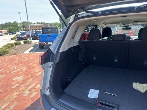 Used 2023 Nissan Rogue SV FWD image 29