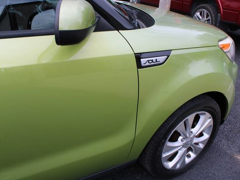 Used 2015 Kia Soul + FWD image 10