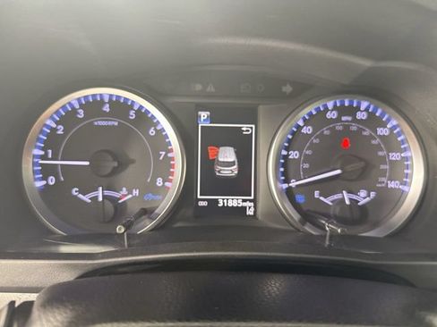 Used 2019 Toyota Highlander LE AWD/4WD image 16