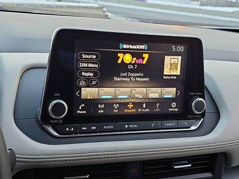 Certified 2025 Nissan Rogue SV image 17