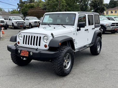 Used 2013 Jeep Wrangler Unlimited Sport AWD/4WD image 3