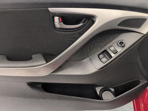Used 2013 Hyundai Elantra FWD image 23