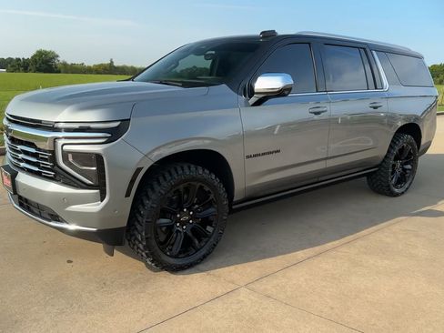 New 2025 Chevrolet Suburban Premier image 5