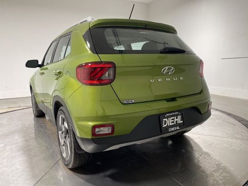 Used 2023 Hyundai Venue SEL image 5