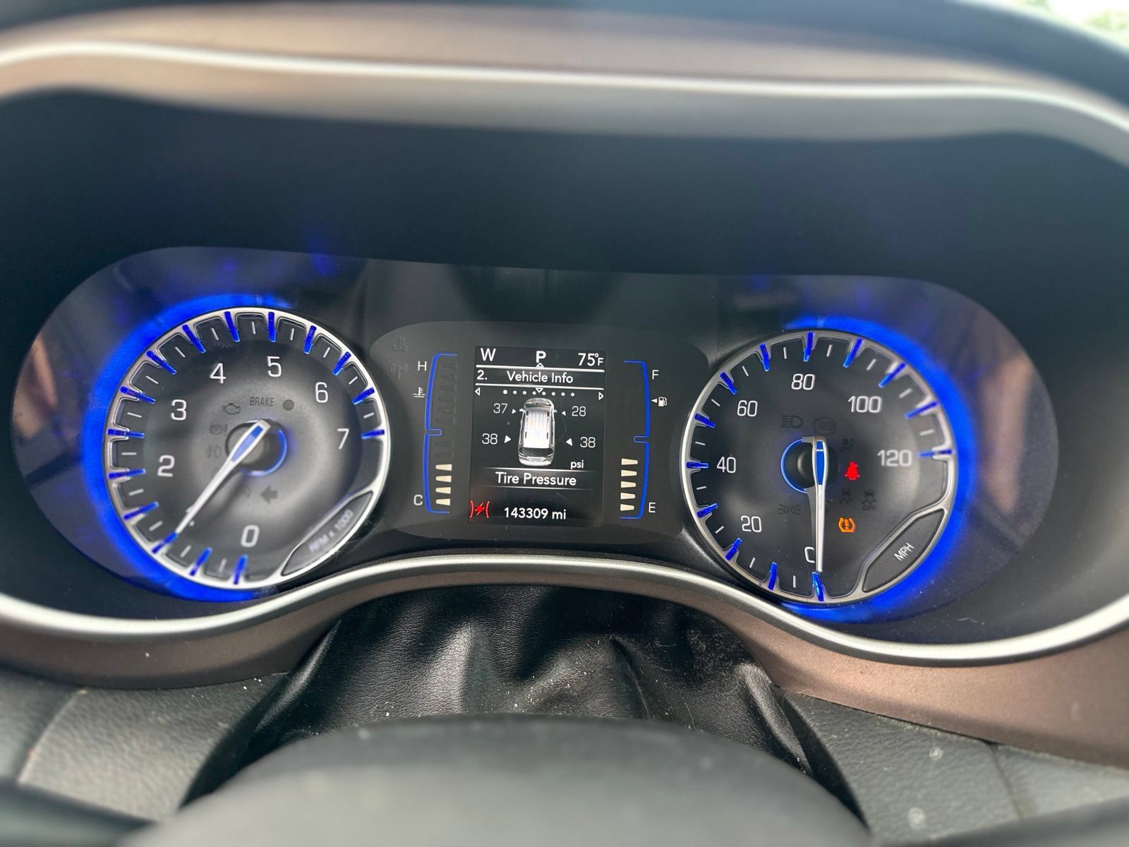 Used 2018 Chrysler Pacifica Touring-L FWD image 16