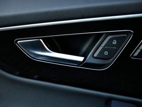 Used 2025 Audi Q7 3.0T Premium Plus image 15