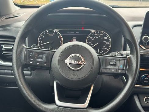 Used 2022 Nissan Rogue SV image 14