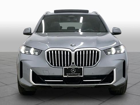 Used 2025 BMW X5 xDrive50e image 4