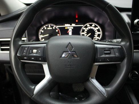 Used 2024 Mitsubishi Outlander ES image 9