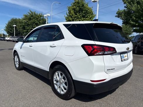 Used 2024 Chevrolet Equinox LS w/ LS Convenience Package AWD/4WD image 3