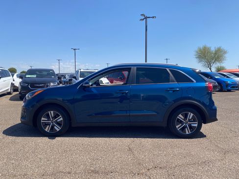 Used 2022 Kia Niro EX Premium FWD image 3