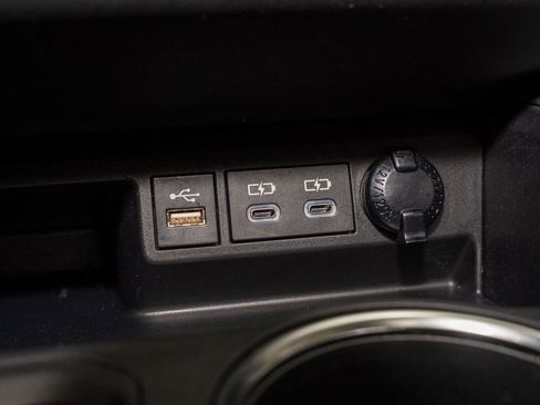 Used 2023 Toyota Highlander XLE image 17