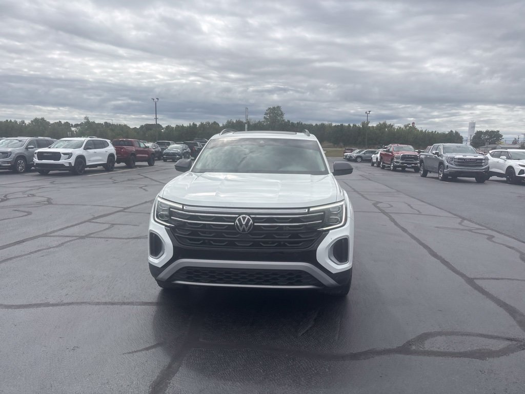 Used 2024 Volkswagen Atlas Peak Edition SE AWD/4WD image 8