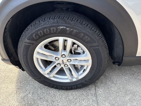 Used 2023 Ford Explorer XLT RWD image 11