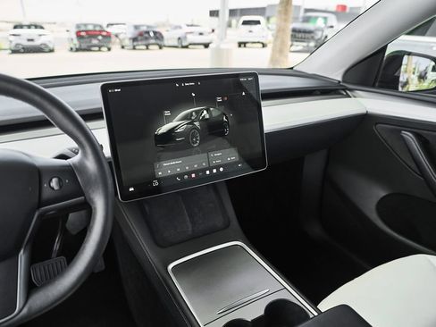 Used 2023 Tesla Model Y Long Range AWD/4WD image 26
