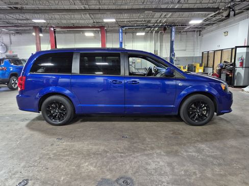 Used 2019 Dodge Grand Caravan SXT FWD image 17