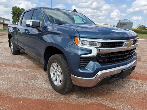 Used 2024 Chevrolet Silverado 1500 LT w/ Convenience Package II AWD/4WD image 2