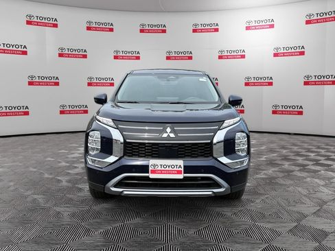 Used 2025 Mitsubishi Outlander SE AWD/4WD image 2