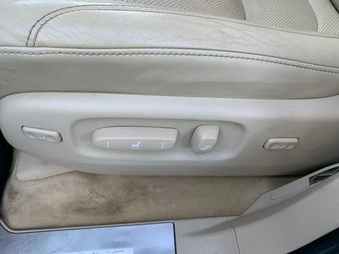 Used 2021 Lexus LX 570 4WD w/ Luxury Package image 18