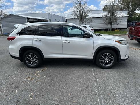 Used 2019 Toyota Highlander XLE image 7