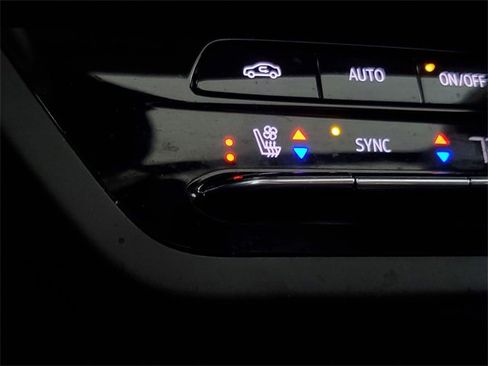 Used 2021 Buick Envision Avenir w/ Technology Package II image 31