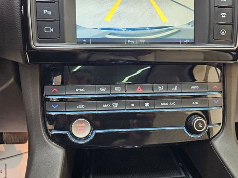 Used 2018 Jaguar F-PACE Prestige AWD/4WD image 35